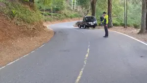 Polisi olah TKP kecelakaan maut L300 dan yamaha vixion di Simpenan Sukabumi (Sumber: dok satlantas)