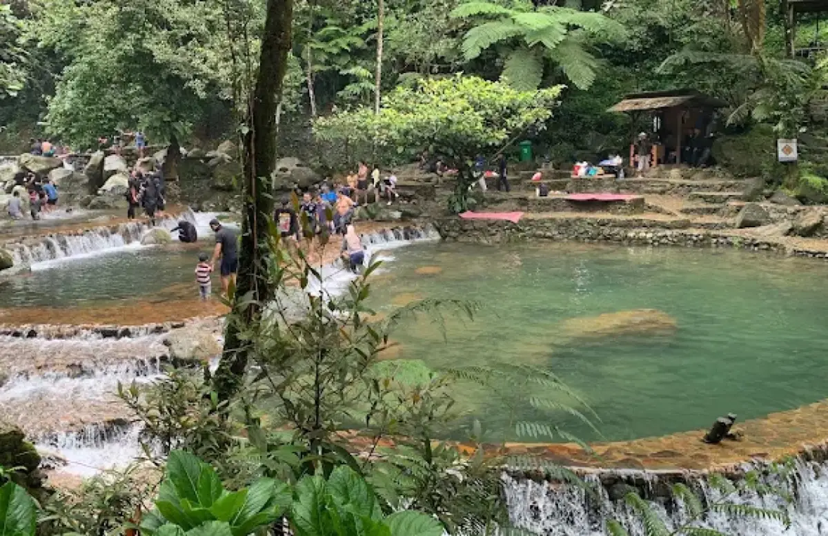 Leuwi Asoka, Tempat Healing Viral dengan Air Jernih Kebiruan di Kaki Gunung Salak