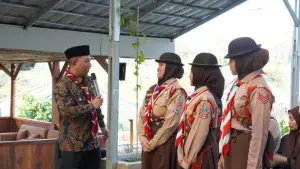 Wabup Sukabumi Andreas saat memberikan motivasi kepada kontingen pramuka yang mewakili Kabupaten Sukabumi di Jambore Nasional, Jumat (10/7/2026) | Foto : Dok. Pemkab Sukabumi