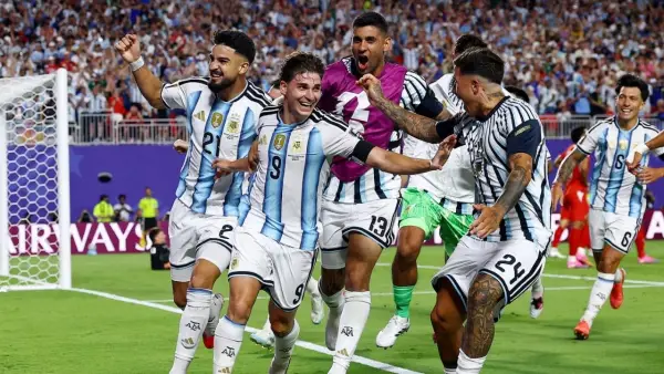 Selebrasi Julian Alvarez dan setelah mencetak gol penentu kemenangan untuk Argentina atas Swiss di Piala Dunia 2026 (Sumber: web/reuteus.com)