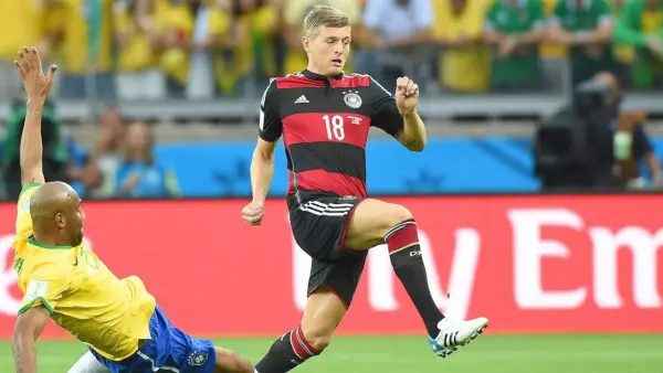 Aksi Toni Kross (Jerman) dan Maicon (Brasil) di Piala Dunia 2014 lalu (Sumber: web/en.as.com)