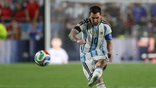 Aksi Lionel Messi membela Argentina di Piala Dunia 2026 (Sumber: web/en.as.com)