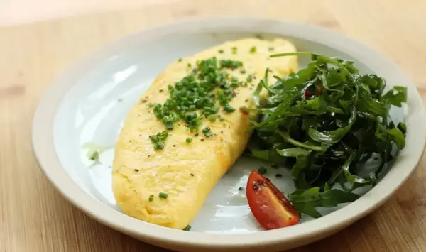 Resep Omelet Telur Jamur, Ide Sarapan Pagi yang Mudah dan Simple (Sumber : Youtube | Devina Hermawan)