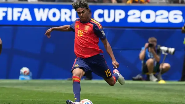 Aksi Lamine Yamal saat membela Spanyol di Piala Dunia 2026 (Sumber: web/reuteus.com)