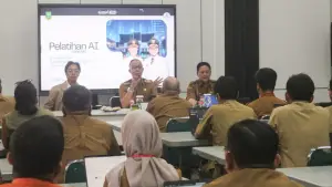 Wali Kota Sukabumi Ayep Zaki saat memberikan arahan pada para peserta pelatihan AI (SUKA-SAI), Senin (13/7/2026) | Foto : Dokpim