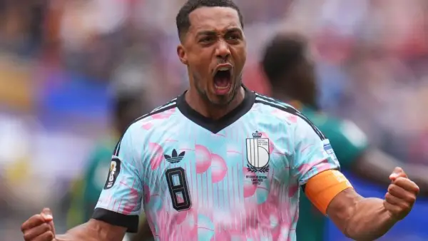 Yourti Tielemans selangkah lagi dikabarkan gabung Manchester United (Sumber: web/skysports.com)