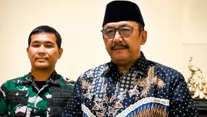 Bupati Sukabumi Asep Japar saat menjelaskan terkait lahan RSUD Sukalarang yang dipakai  KDMP | Foto : @joysofyanstudio/chatgpt