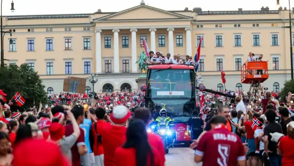 Timnas Norwegia disambut ribuah pendukung setelah tersingkir dari Piala Dunia 2026 (Sumber: web/reuteus.com)