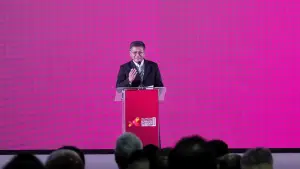 Wakil Gubernur Jawa Barat Erwan Setiawan saat memberikan sambutan dalam acara Selangor International Business Summit (SIBS) 2026 di Hotel Pullman, Kota Bandung, Kamis (9/7/2026). (Sumber Foto: Humas Jabar)