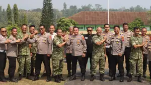 Kapolres Sukabumi AKBP Samian saat mengunjungi Kodim 0622 Kabupaten Sukabumi. (Sumber : Istimewa.)