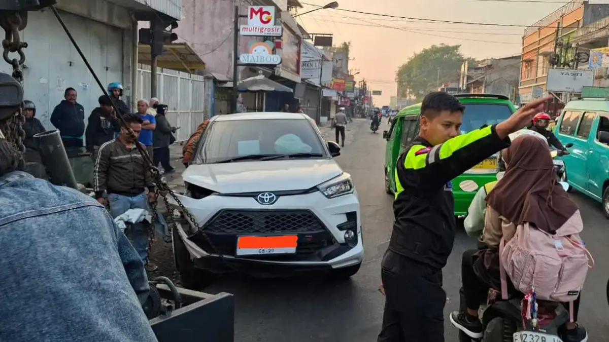Kronologi Adu Banteng Truk Boks dan Toyota Raize di Cisaat Sukabumi, Mahasiswi Luka-luka
