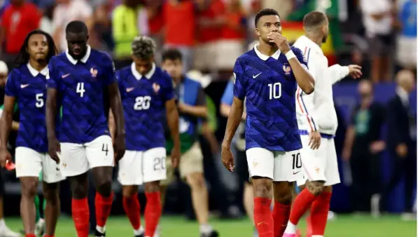 Kekecewaan para pemain Prancis setelah kalah dari Spanyol di Piala Dunia 2026 (Sumber: web/reuteus.com)