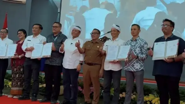 Penandatangan MoU Sekolah Maung Jawa Barat dengan 26 perusahaan. (Sumber Foto: Humas Jabar)
