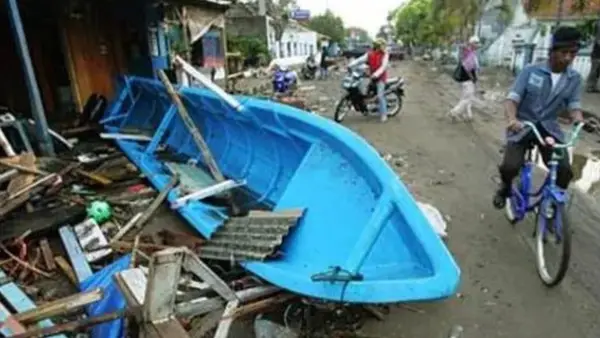 Jejak tsunami pantai Pangadaran Jawa Barat. Dokumentasi pasca bencana (Sumber: dok warga)