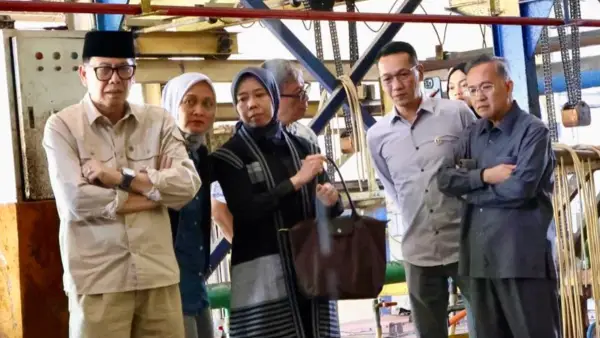 Komisi III DPRD Jabar saat meninjau pabrik es saripetojo sukabumi anak usaha PT Agronesia Jabar (Sumber: dok dprd)