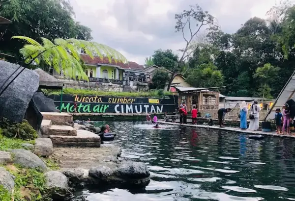 Mata Air Cimutan bisa menjadi pilihan menarik untuk menghabiskan waktu pada akhir pekan terutama bagi yang sedang mencari destinasi wisata alam dengan biaya terjangkau (Sumber : Gmaps/Dewi Kusrini)
