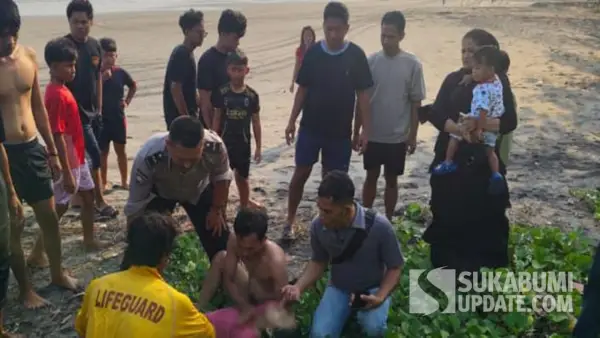 Evakuasi anggota drum band yang terseret ombak pantai Kapitol, Karangpapak, Cisolok, Kabupaten Sukabumi | Foto : Ilyas Supendi