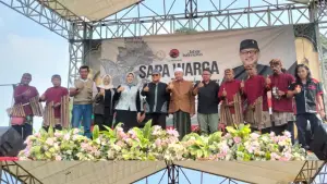 Anggota DPRD Jawa Barat Muhammad Jaenudin saat kegiatan sapa warga berbasis budaya di Desa Talaga, Kecamatan Caringin, Kabupaten Sukabumi, Minggu (19/7/2026) | Foto : Tim adc