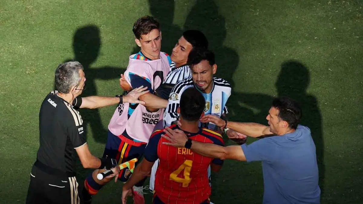 Ricuh Usai Final Piala Dunia 2026, Leandro Paredes Cekik Eric Garcia, Lionel Scaloni Beri Respons Bijak