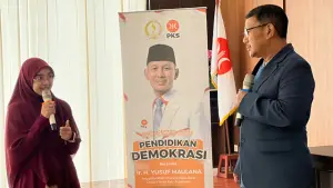 Anggota DPRD Provinsi Jawa Barat dari Fraksi PKS, Ir. H. Yusuf Maulana (Kanan). (Sumber : Istimewa.).