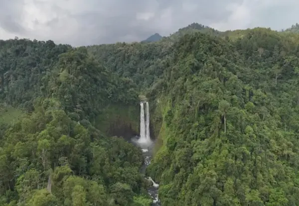 Curug Sanghyang Santen merupakan air terjun yang lokasinya tidak jauh dari Curug Sanghyang Taraje (Sumber : Gmaps/Mulyana Mulyana)