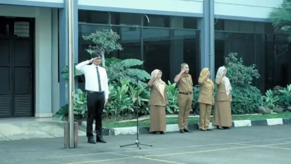 Kepala BP Mektan Anggi Jingga saat menjadi pembina apel pagi di lingkungan Distanhorti Provinsi Jawa Barat, Senin (20/7/2026). (Sumber Foto: IG Distanhorti Jabar)