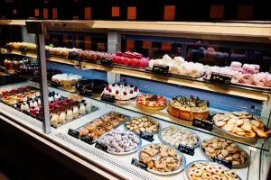 Ilustrasi. Surga Pecinta Manis, 15 Toko Roti dan Kue di Sukabumi dengan Harga Terjangkau (Sumber : Freepik.com/@ASphotofamily)