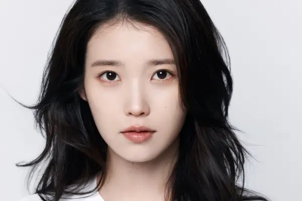 Kondisi Kesehatan Memburuk, IU Batalkan Konser dan Tunda Album Baru (Sumber : X/@soompi)