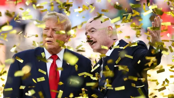 Donald Trump dan Gianni Infantino saat penyerahan trofi Piala Dunia 2026 untuk tim Spanyol setelah mengalahkan Argentina. (Sumber: web/en.as.com)