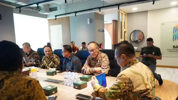 Wali Kota Sukabumi Ayep Zaki saat melakukan audiensi dengan Staf Ahli Menteri Perencanaan Pembangunan Nasional (Bappenas) beserta jajaran di Jakarta, Selasa (21/7/2027) | Foto : dokpim