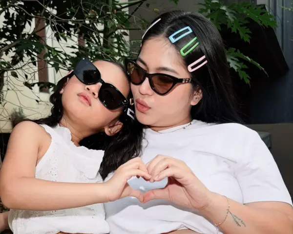 Bikin Kaget! Eriska Nakesya Tiba-Tiba Pamer Baby Bump, Isyaratkan Kehamilan Kedua (Sumber : Instagram/@eriskanakesya)