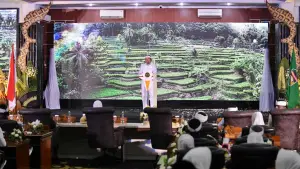 Gubernur Jabar Dedi Mulyadi saat memberikan sambutan dalam Rapat Paripurna Hari Jadi Purwakarta ke-195. (Sumber Foto: Humas Jabar)