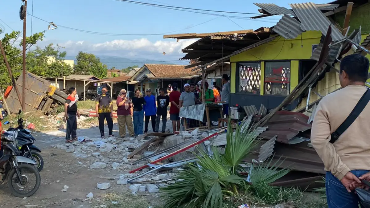 Cerita Pemilik Warung Nasi Padang dan Pengendara Tiger, Ditabrak Dump Truck di Lingsel Sukabumi