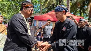 Bupati Sukabumi Asep Japar secara resmi membuka Syukuran Hari Nelayan Pantai Minajaya ke-14 di Kecamatan Surade, Kabupaten Sukabumi, Kamis (23/7/2026). (Sumber : SU/Ragil Gilang).