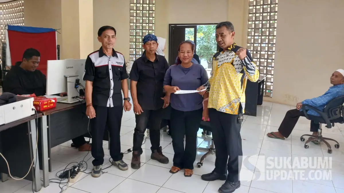 Stan Adminduk Disdukcapil Diserbu Warga di Syukuran Nelayan Minajaya, Jaringan Internet Jadi Kendala