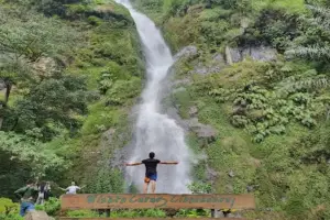 Curug Cibareubeuy, salah satu air terjun dengan jalur trekking seru yang ada di Subang, Jawa Barat. (Sumber : Gmaps/ Muhamad Fadil)
