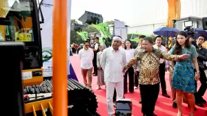 Gubernur Jabar Dedi Mulyadi saat menghadiri peletakan batu pertama (groundbreaking) pembangunan pabrik alat berat elektrik di Karawang. (Sumber Foto: Humas Jabar)