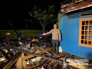 Kapolsek Nyalindung, IPTU M Yanuar Fajar di lokasi kebakaran (Sumber: Sukabumiupdate)