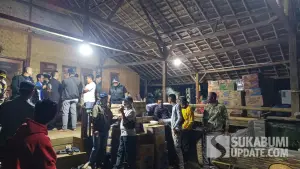 Posko logistik yang berada di Kasepuhan Ciptamulya. (Sumber: Sukabumiupdate)