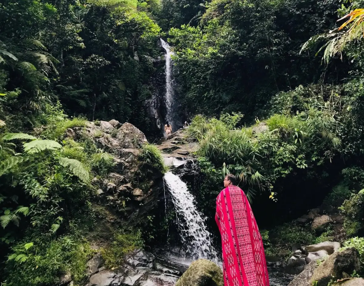Bukan Sekadar Air Terjun, Curug Pelangi Girijaya Punya Fenomena Pelangi Alami yang Memukau
