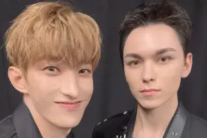 Resmi! DK dan Vernon SEVENTEEN Segera Menjalani Wajib Militer (Sumber : X/@soompi)