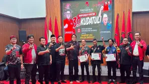 Wakil Ketua Fraksi PDIP DPRD Jabar Muhammad Jaenudin saat peringatan 30 tahun Kudatuli di Bandung, Minggu (26/7/2026) | Foto : dok.tim