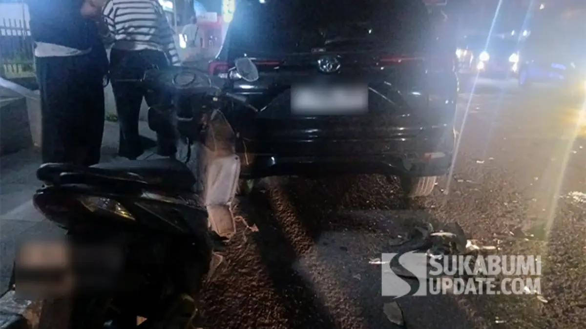 Pemotor Terluka Usai Tabrak Mobil Avanza yang Terparkir di Depan SPBU Sudirman Kota Sukabumi