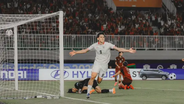Selebrasi Mitchell Baker setelah berhasil mencetak gol ke gawang Kamboja. (Sumber: Instagram/@_mitchell.baker)
