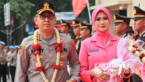 AKBP Benny Cahyadi saat didampingi sang istri. (Sumber : SU/Ilyas).