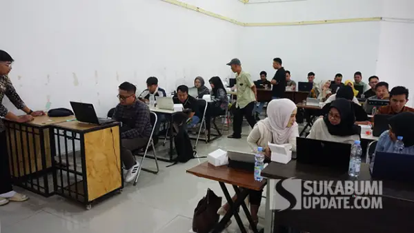 Dari Press Release hingga Konten Medsos, Sukabumiupdate Institute Ajarkan Pemanfaatan AI. (Sumber : Sukabumiupdate.com).