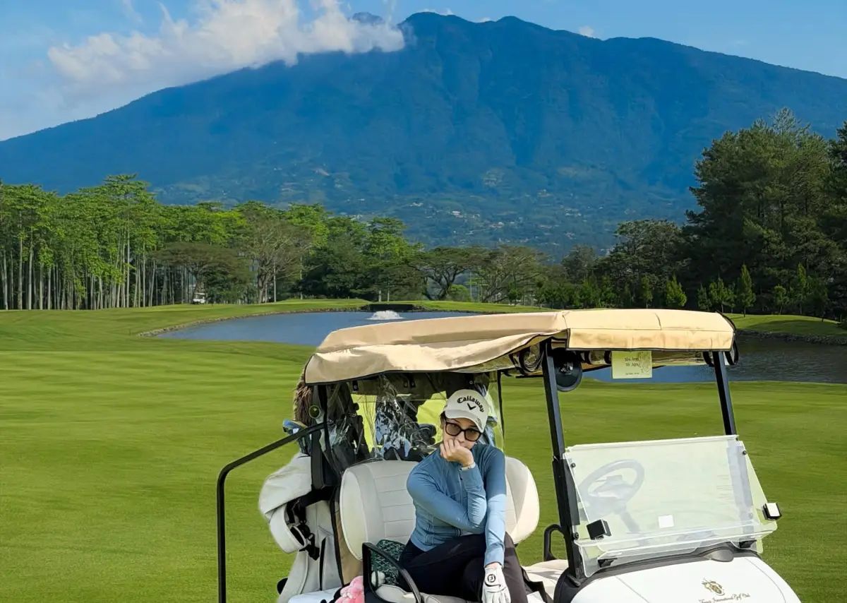 Anya Geraldine Bagikan Momen Bermain Golf di Lido, Netizen Sukabumi Ikut Heboh
