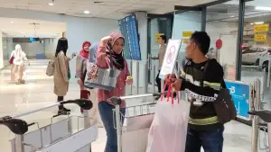 Yulianti, PMI asal Sukabumi saat tiba di Bandara Internasional Soekarno-Hatta. Kamis (30/7/2026). (Sumber: dok keluarga)