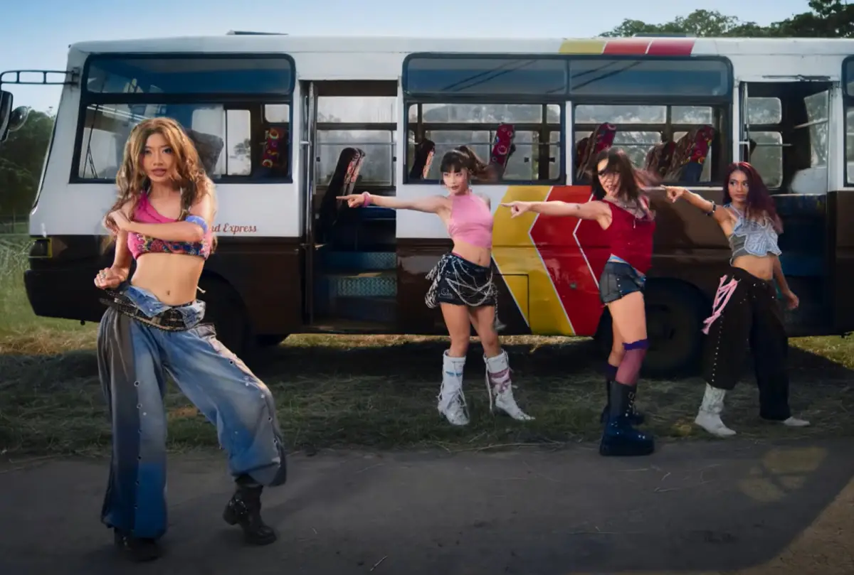 Lirik Lagu honk! no na, Get on the Angkot Beep-Beep Om, Telolet, Om