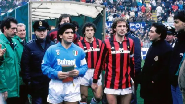 Potret Franco Baresi (kanan) dan Diego Armando Maradona (kiri) di laga Napoli vs AC Milan (Sumber: web/gazzetta.it)